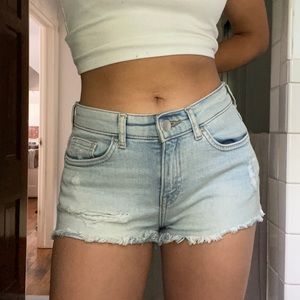 NEW H&M Low Rise Light Wash Denim Shorts Size: XS